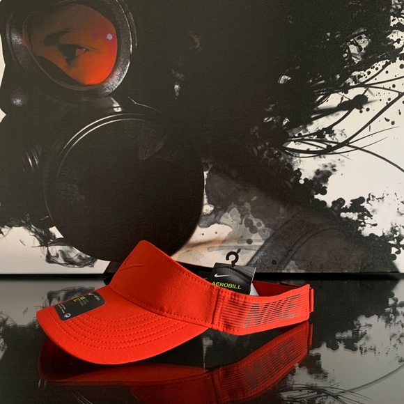 NIKE AEROBILL DRI FIT TRAINING VISOR - Picture 3 of 6